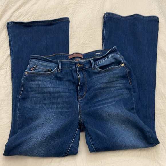 Like new ๐ flare jeans - Picture 3 of 5